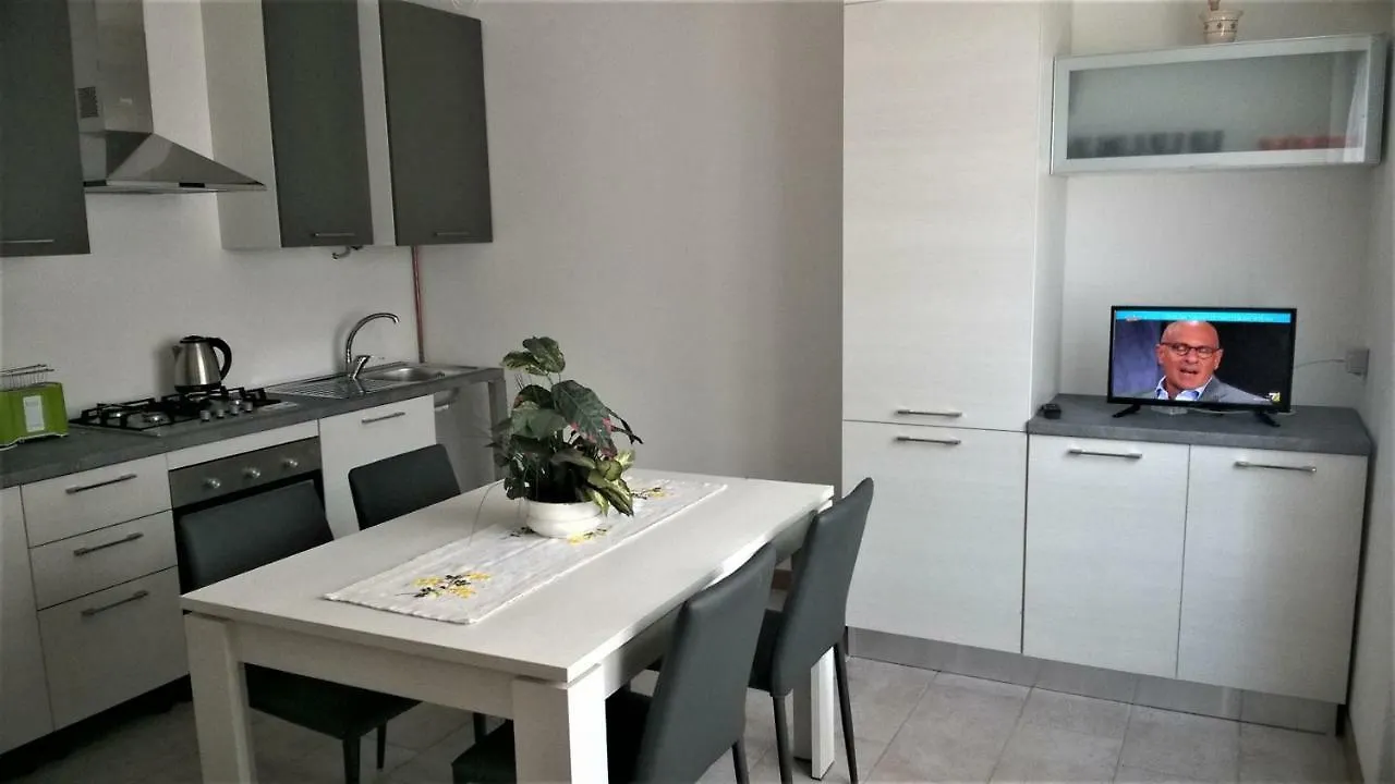 Giuly'S House Apartment Dervio